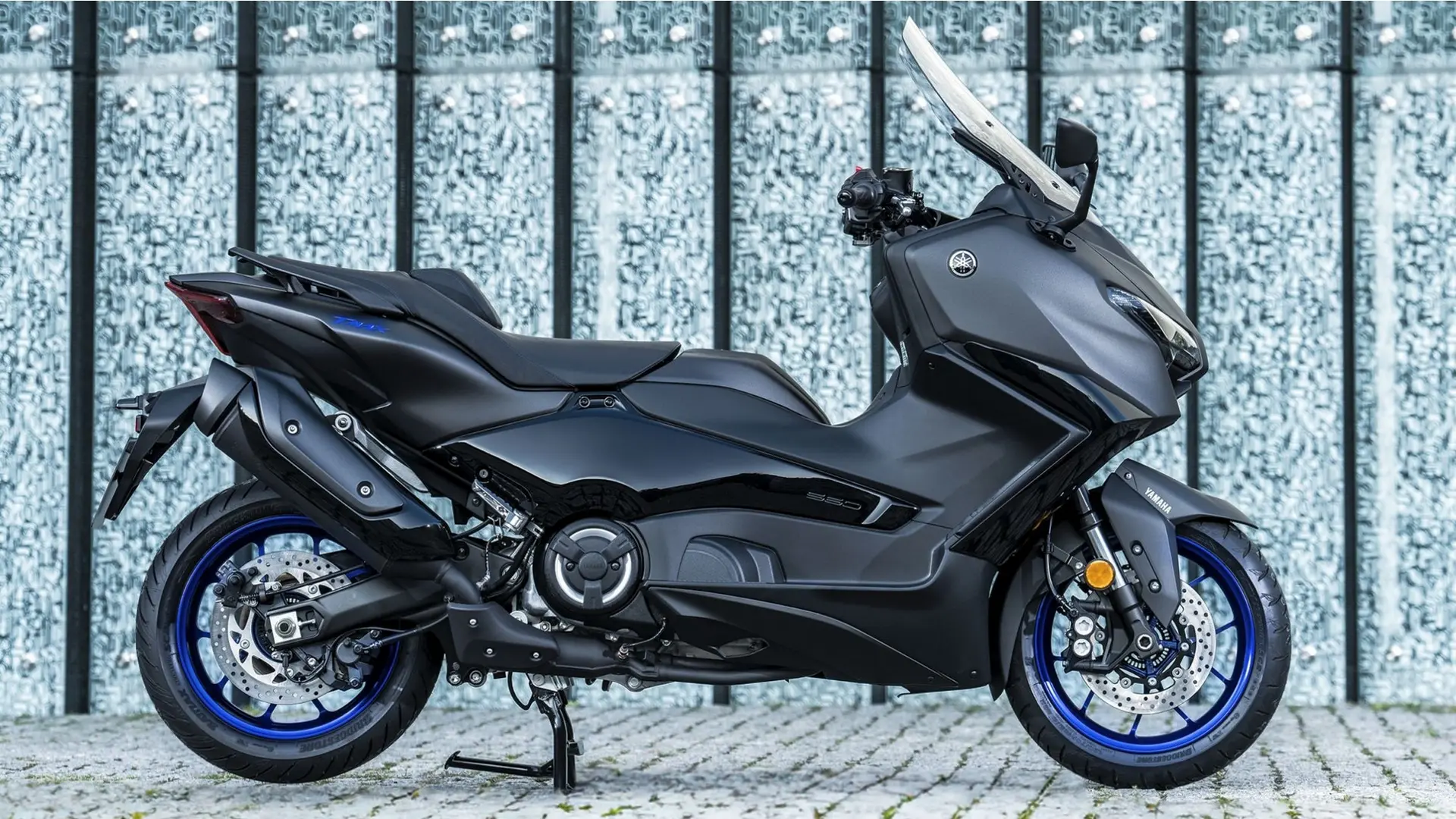 یاماها TMAX 560 با طراحی مدرن و بدنه تیز