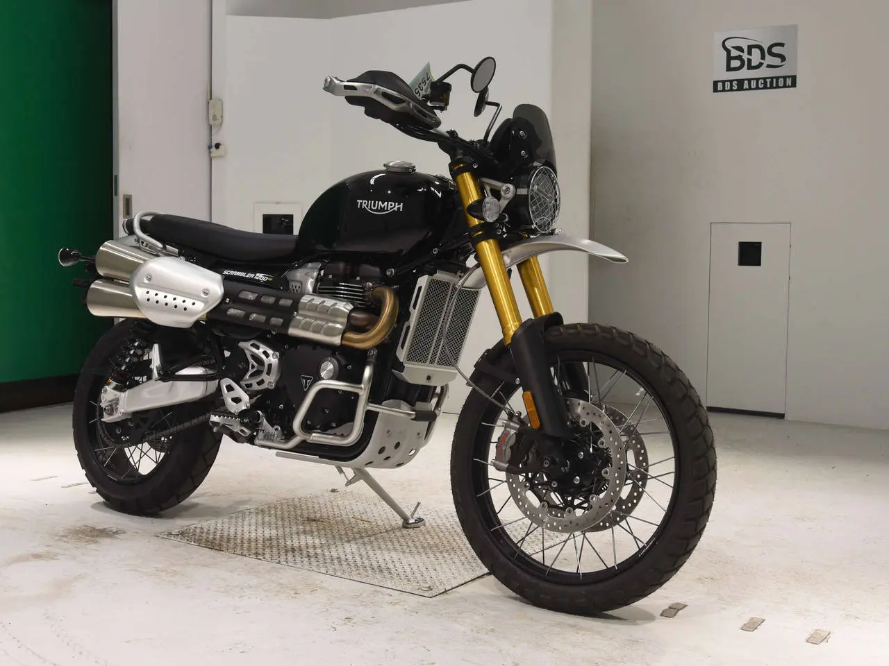 موتورسیکلت Triumph Scrambler 1200 در مسیرهای مختلف