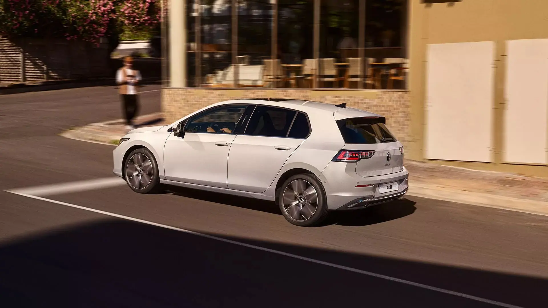 Volkswagen Golf نسل دوم با طراحی گرد و کاربردی
