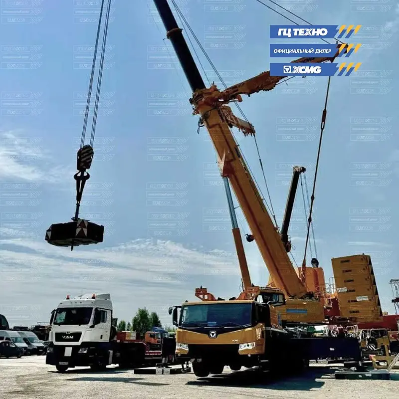 جرثقیل موبایل XCMG XCA300 در حال حمل بار سنگین