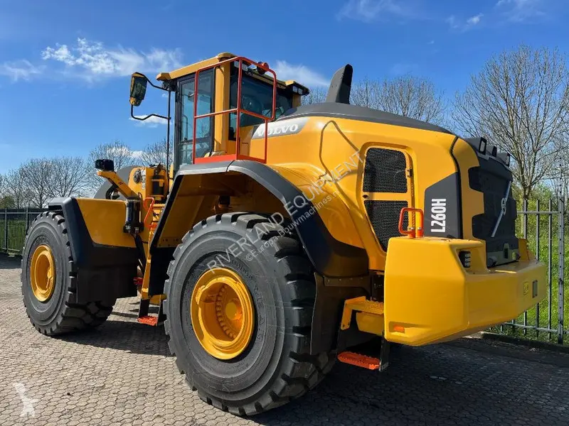 لودر Volvo L260H در یک معدن با بار سنگین