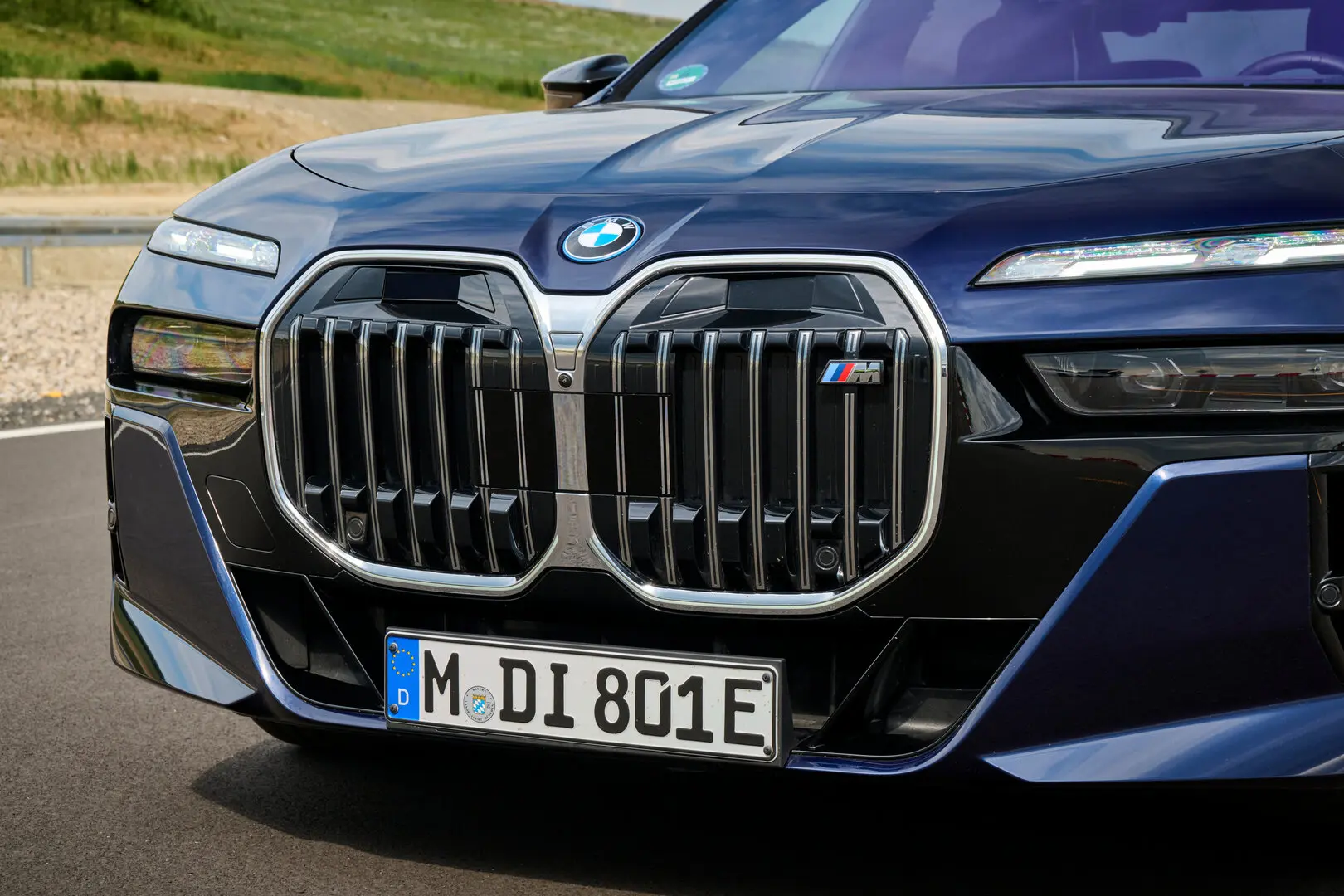 نمونه‌ای از خودروهای بی‌ام‌و مجهز به سیستم BMW Personal Pilot در شرایط رانندگی شهری