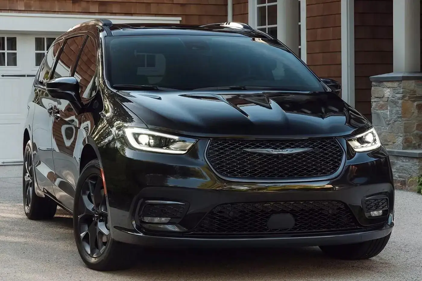 سیستم بارگیری آسان Chrysler Pacifica با درب اسلایدینگ و فضای بارگیری گسترده