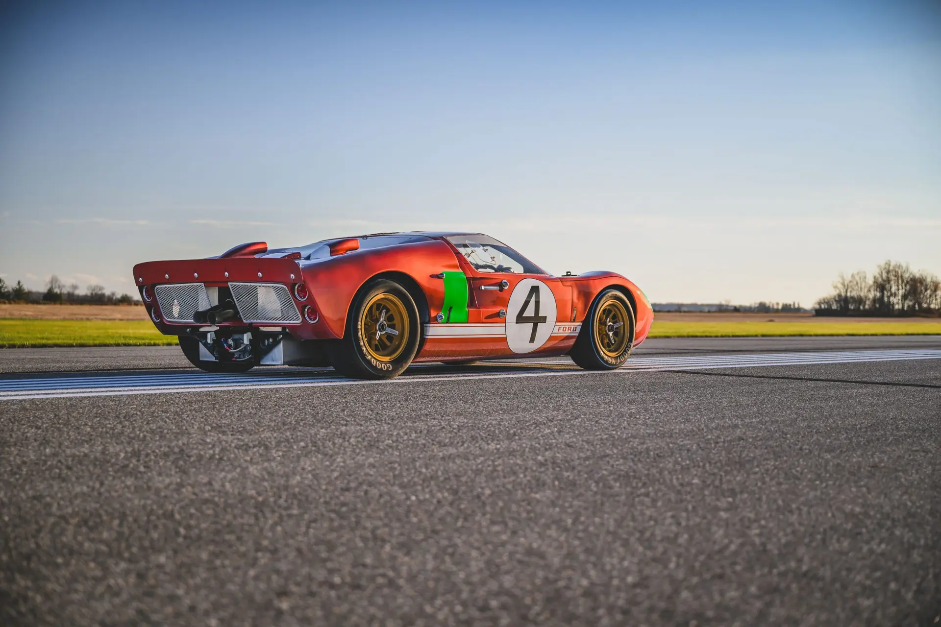 فورد GT40 Mk II در مسابقات ۲۴ ساعت لو مان ۱۹۶۶، با طراحی کلاسیک و موتور قدرتمند