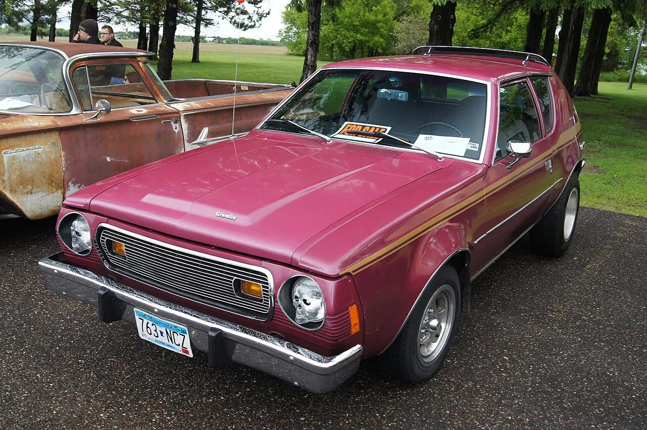 AMC Gremlin مدل ۱۹۷۴ با طراحی عقب‌وزن و خطوط تیز