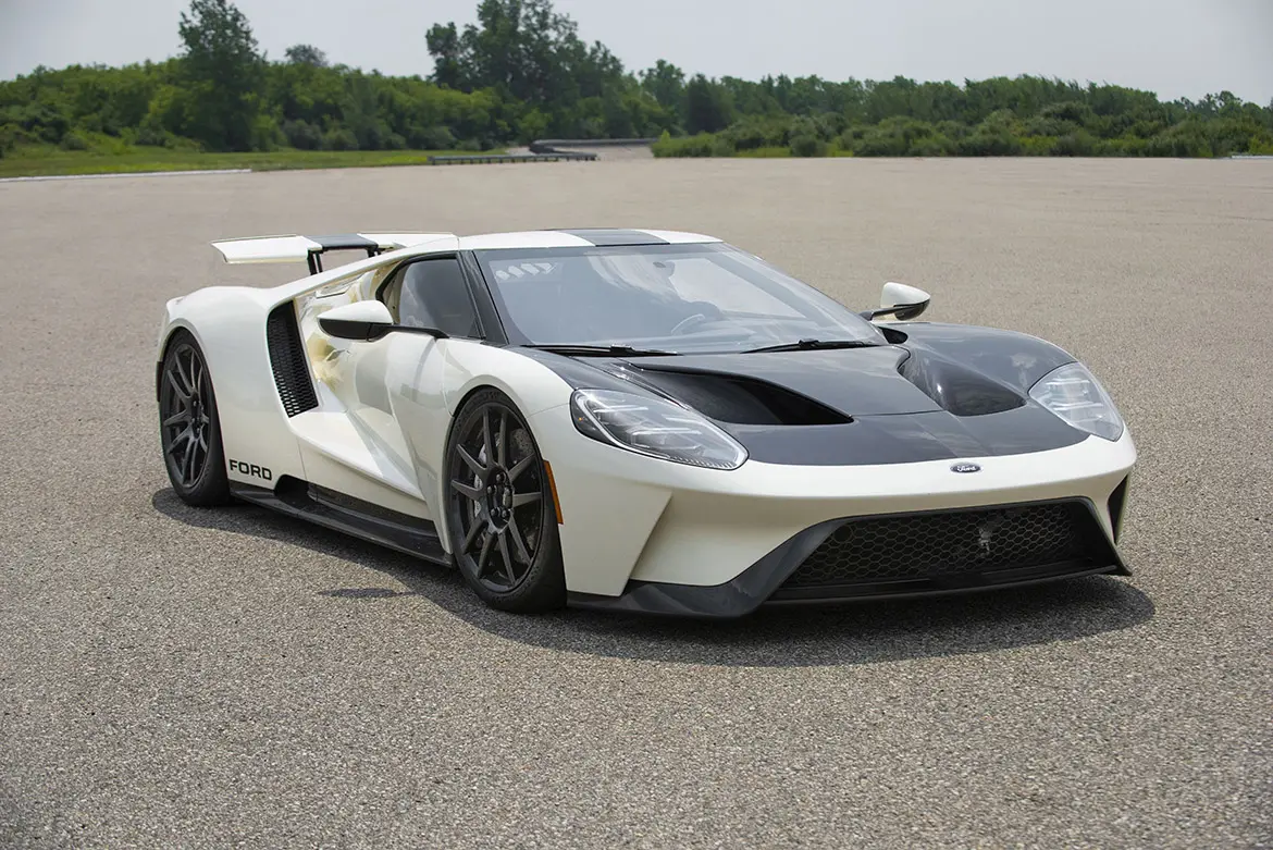 طراحی مدرن و هوشمندانه بدنه Ford GT با خطوط اسپورت و ورودیهای هوا