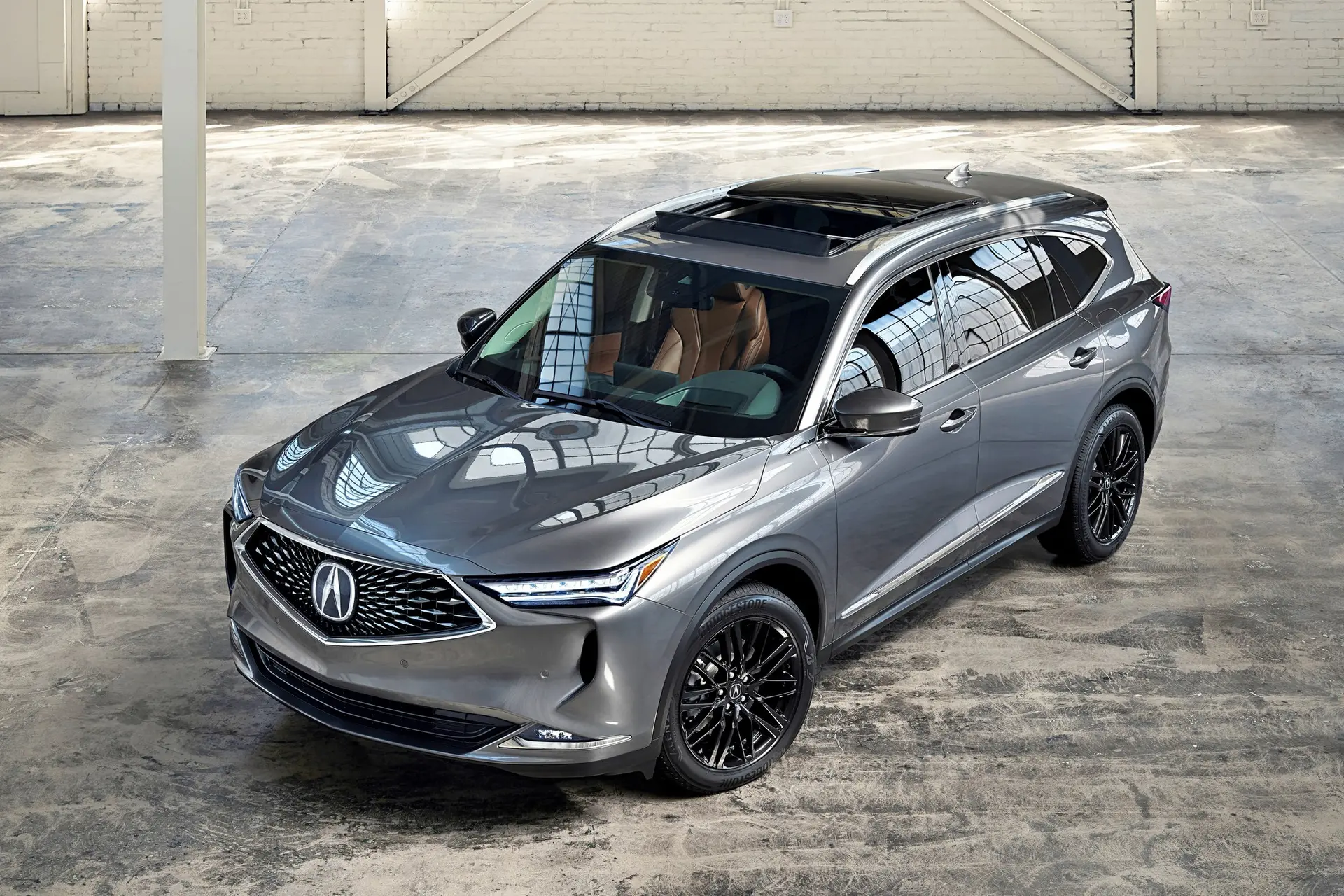 آکورا MDX با طراحی مدرن و خطوط تیز