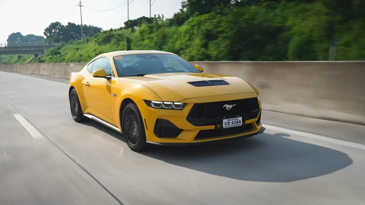 ماشین ورزشی Ford Mustang با طراحی کلاسیک و موتور قدرتمند