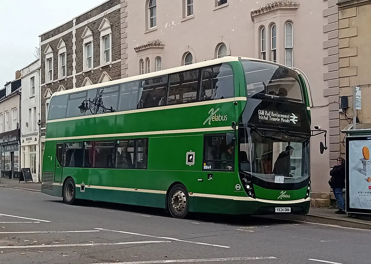 کابین راننده اتوبوس Alexander Dennis Enviro400 با پنل کنترل دیجیتال