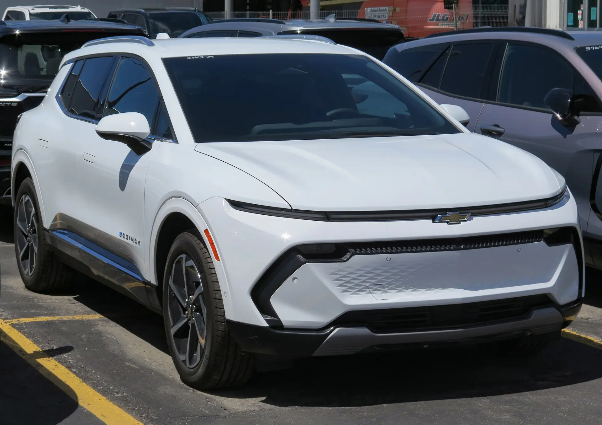 شورولت اکوئیناکس EV با طراحی جلوپنجره مدرن و چراغ‌های LED پیشرفته