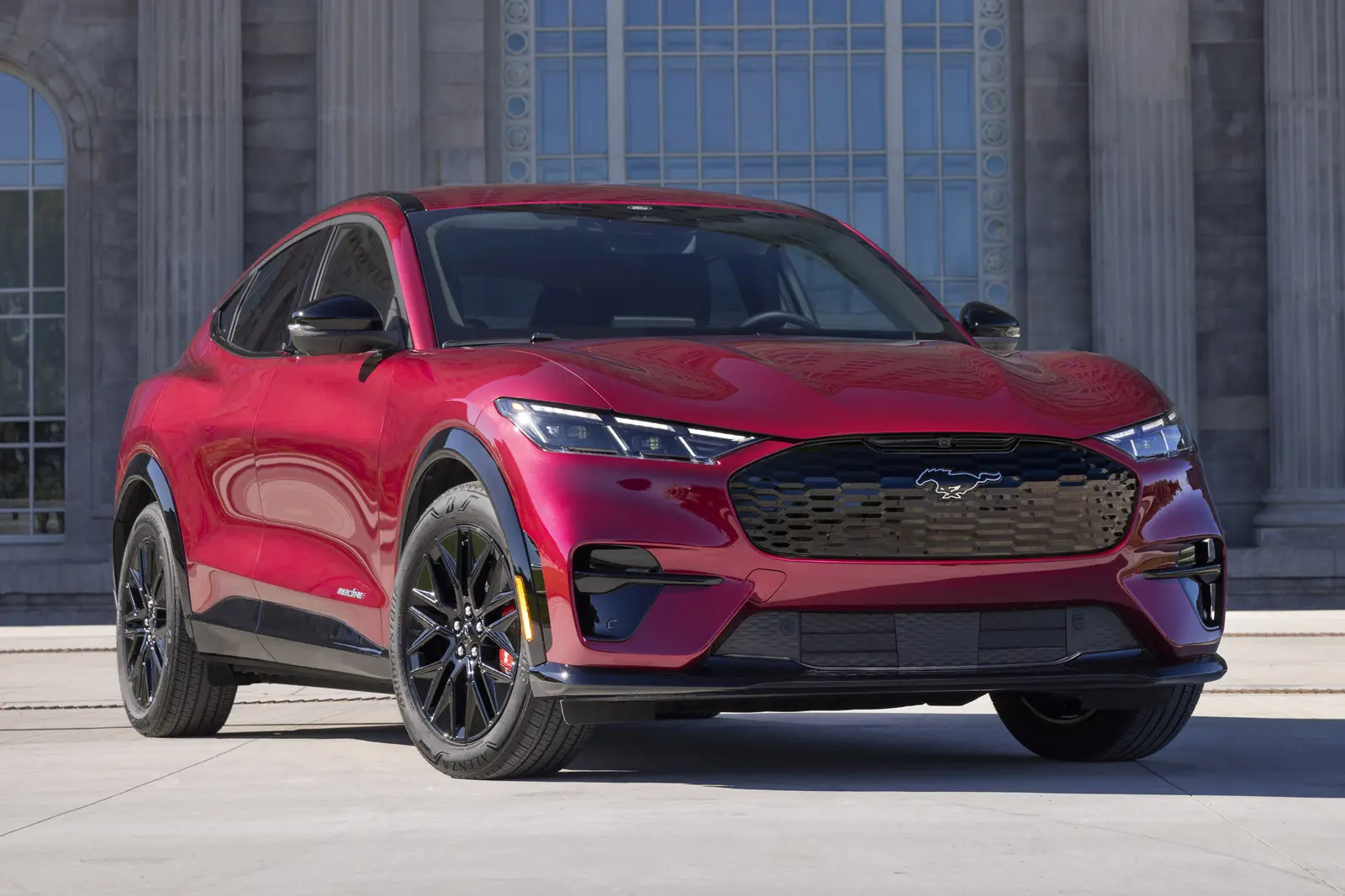 نسخه اسپورت Mustang Mach-E با طراحی ورزشی و چراغهای LED