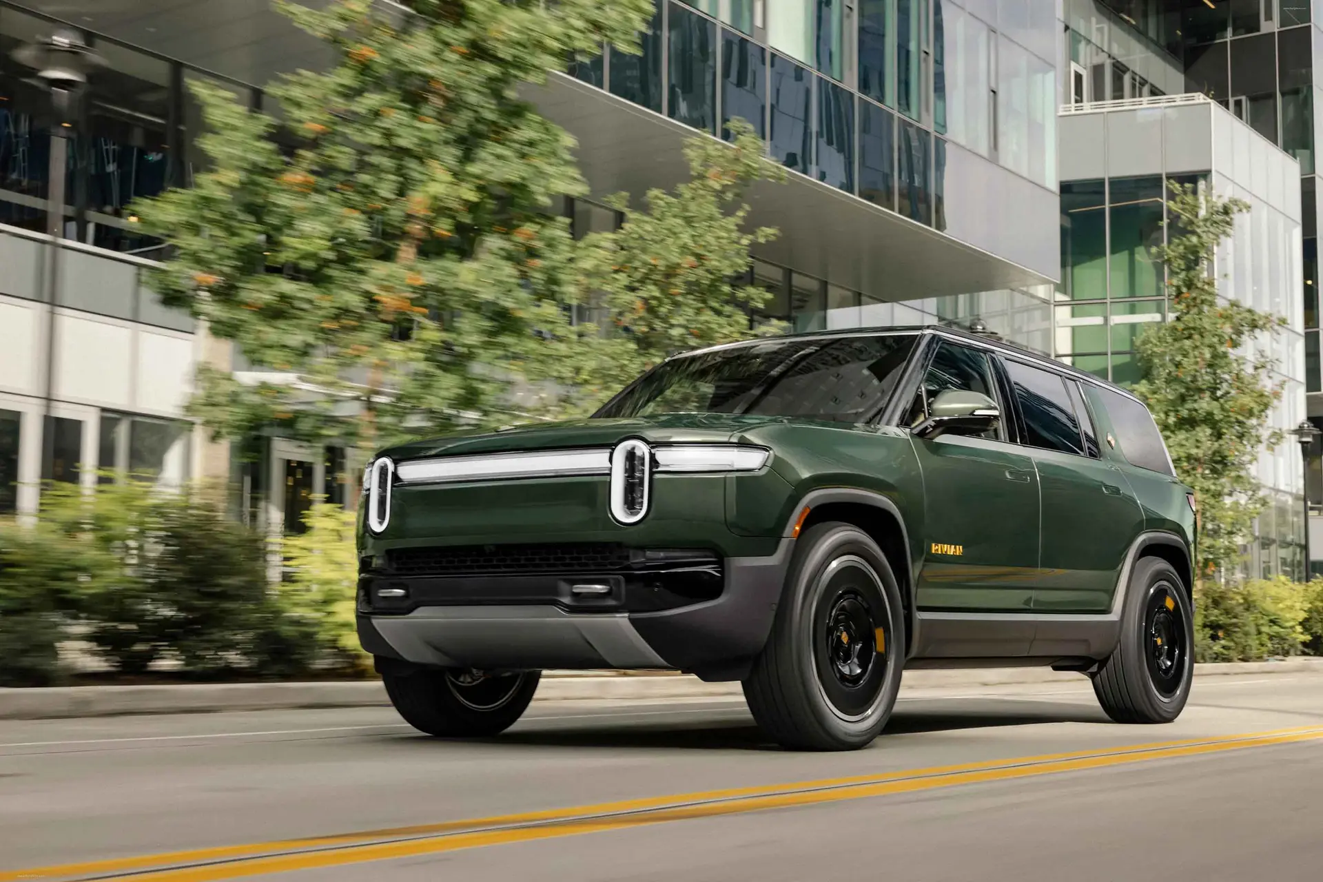 بررسی Rivian R1S؛ مشخصات فنی و امکانات