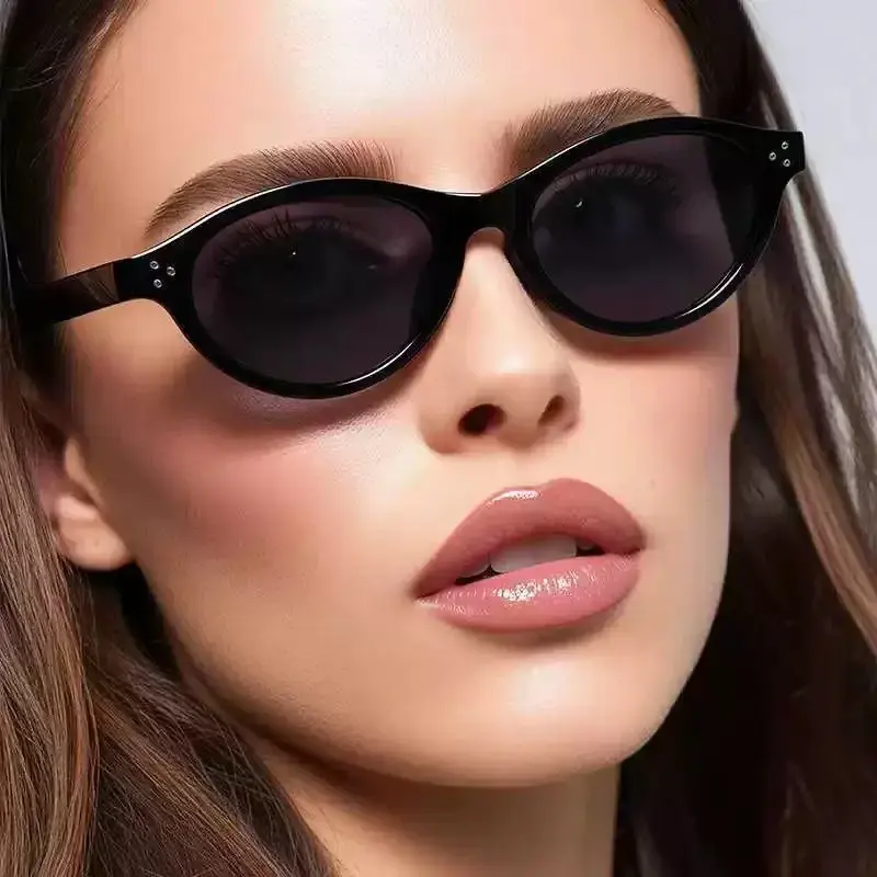 عینک آفتابی پلاریزه با طراحی مدرن و قاب پلاستیکی سبک