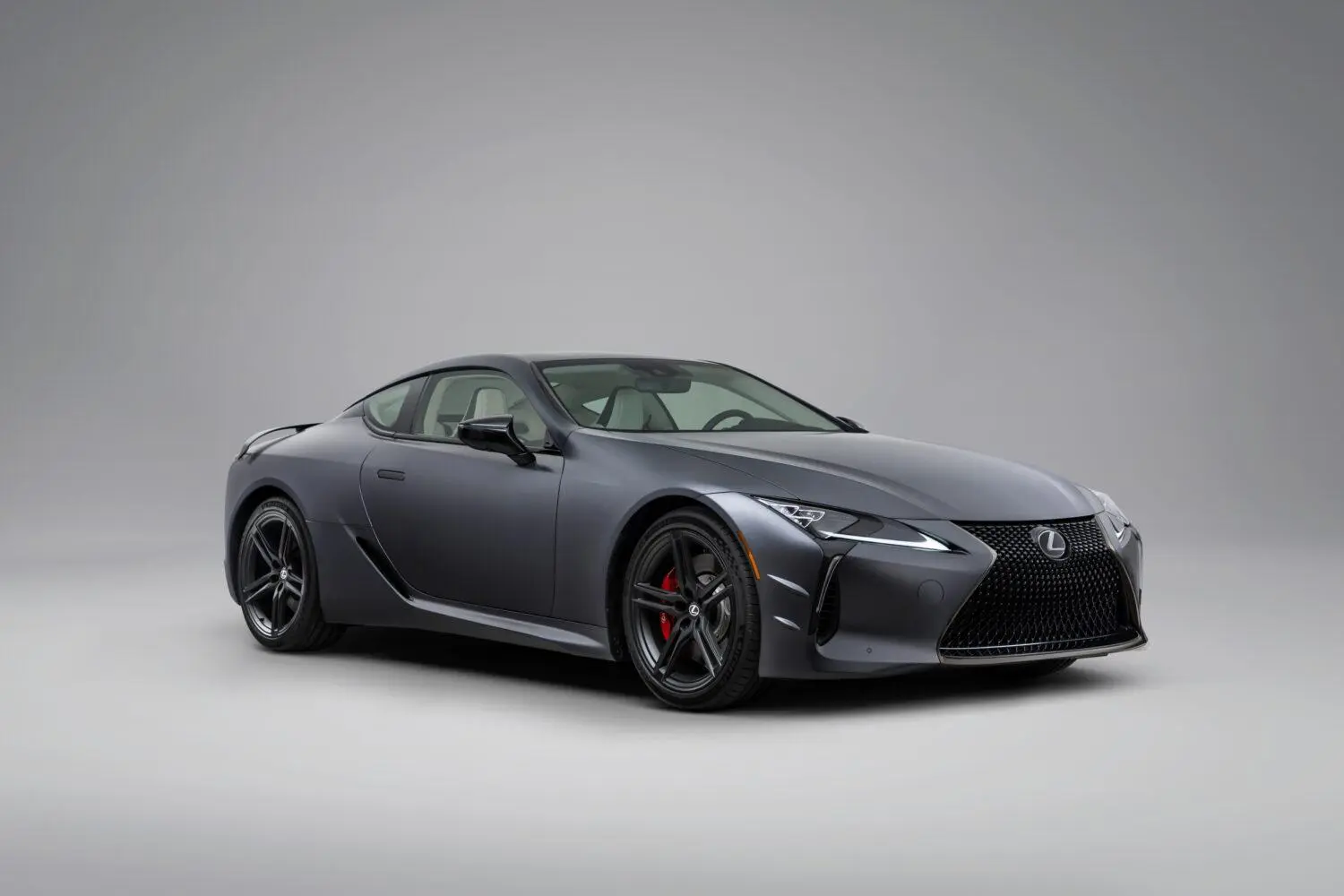 طراحی داخلی Lexus LC با داشبورد مدرن و نمایشگر دیجیتال