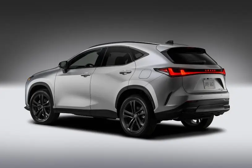 سیستم چهارچرخ محرک Lexus NX در شرایط جاده‌های برفی و لغزنده