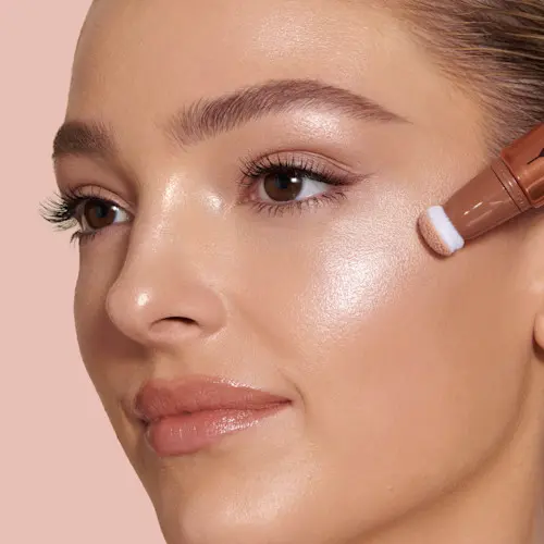 نمونه‌ای از هایلایترهای حرفه‌ای با نور متمرکز و قابل تنظیم برای کاربردهای زیبایی و عکاسی