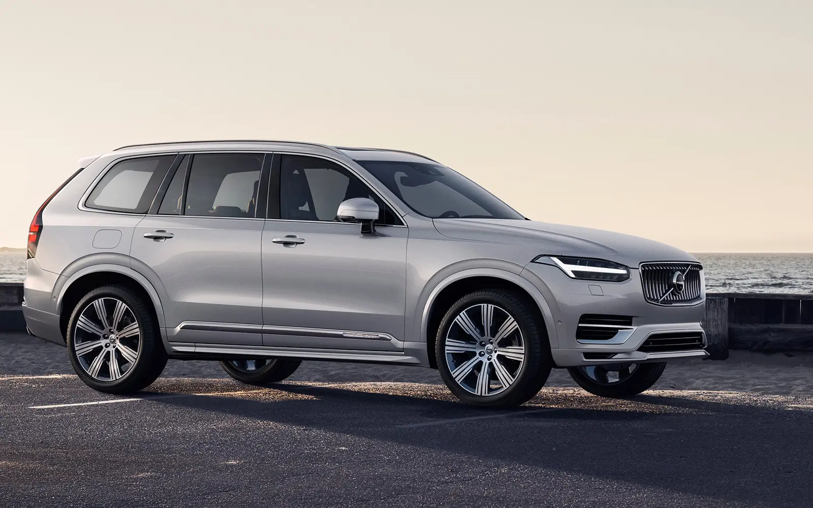 داشبورد و سیستمهای دیجیتال پیشرفته در فضای داخلی Volvo XC90