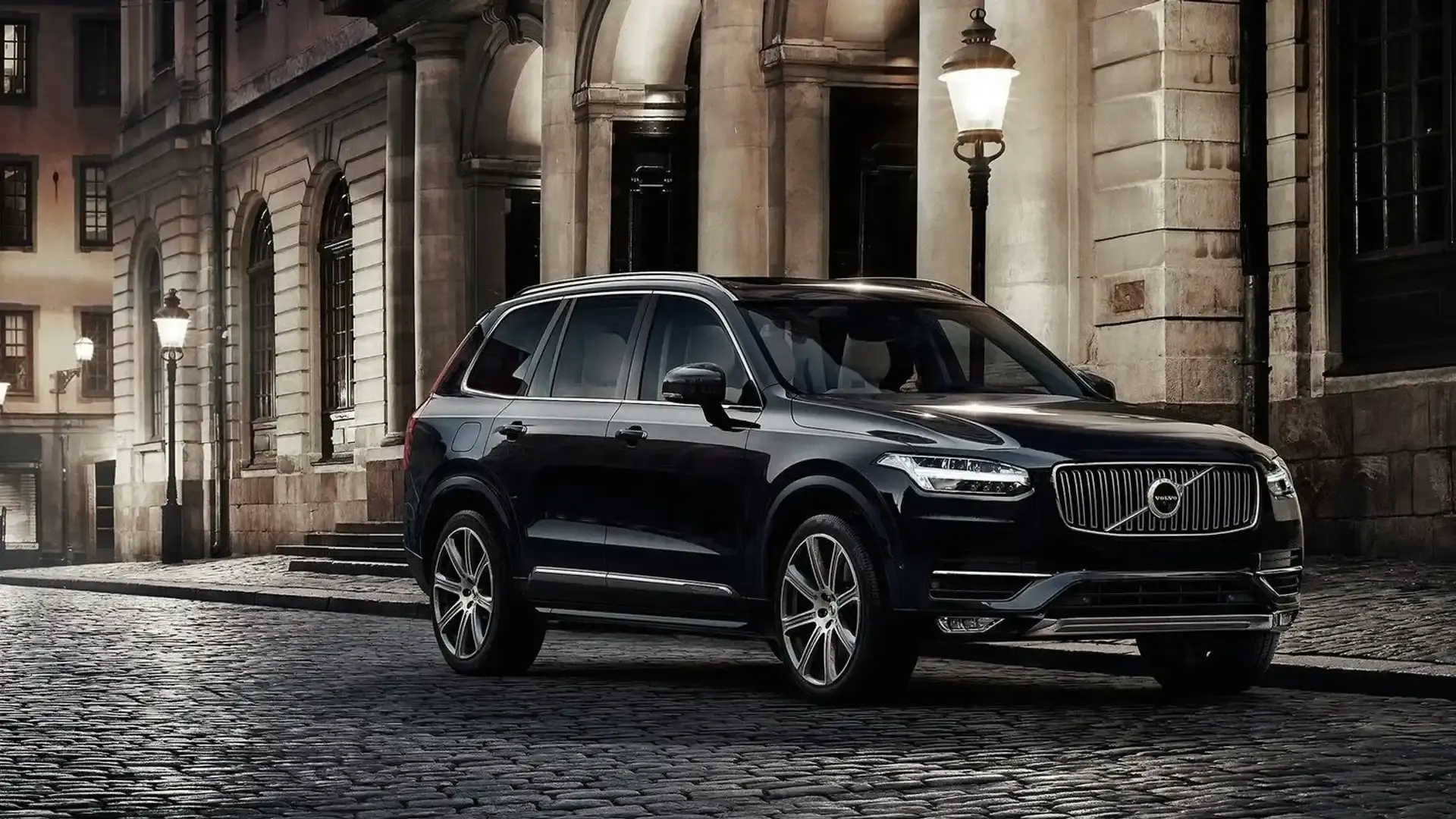 ولوو XC90 با طراحی بیرونی مدرن و چراغهای LED پیشرفته