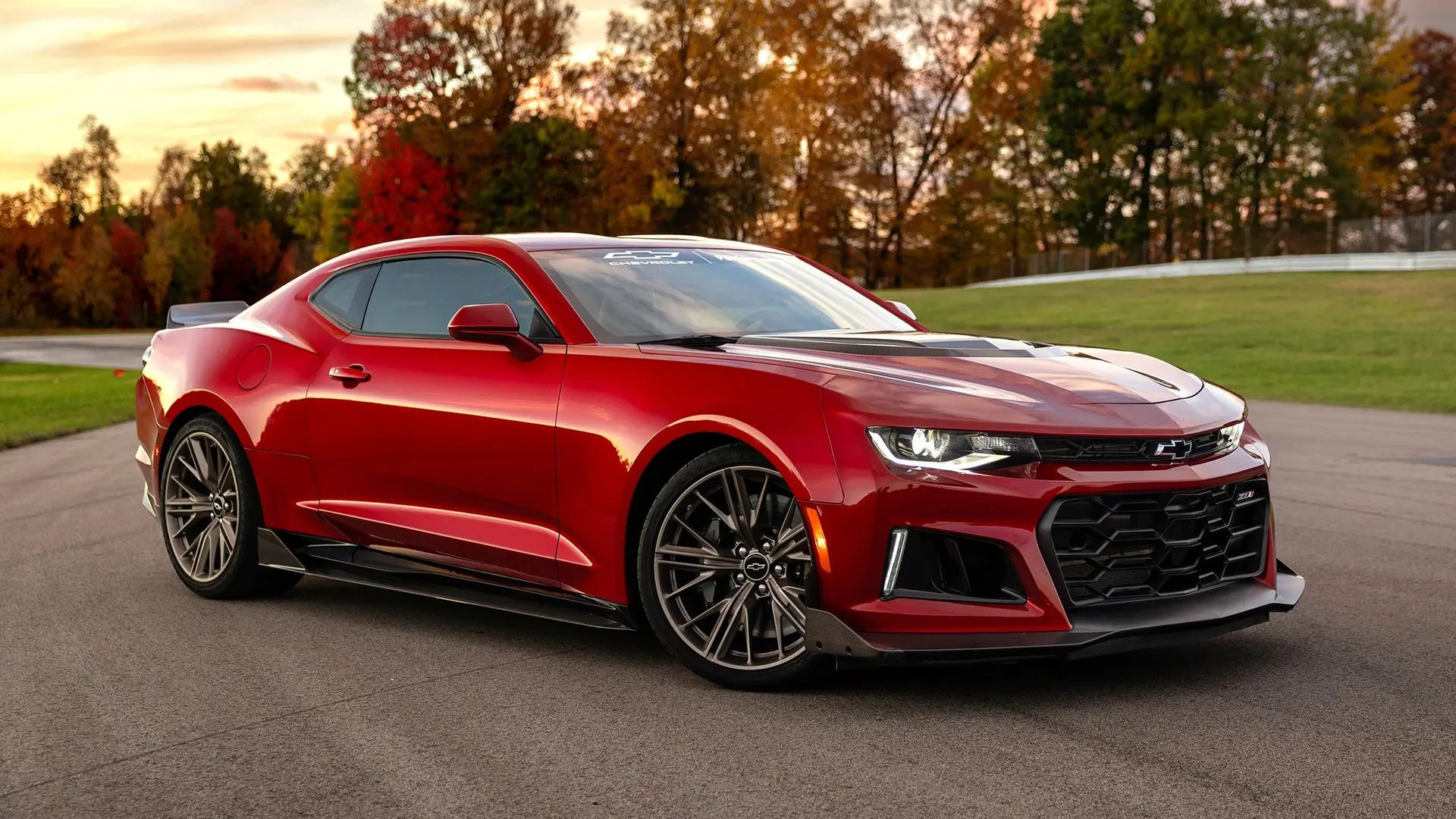 طراحی کلاسیک شروینت Camaro نسل اول با خطوط تیز و موتور V8