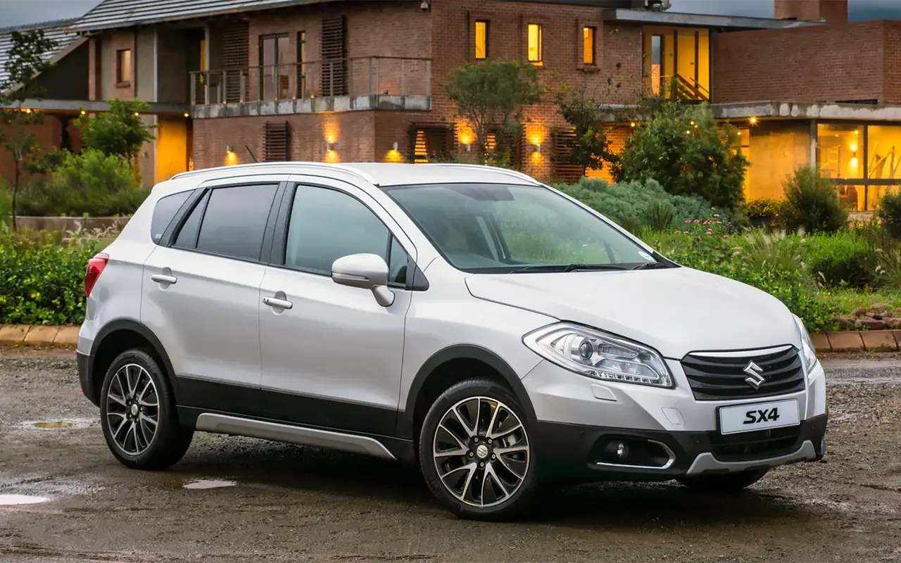 سوزوکی SX4 با طراحی داخلی مدرن و نمایشگر مرکزی بزرگ