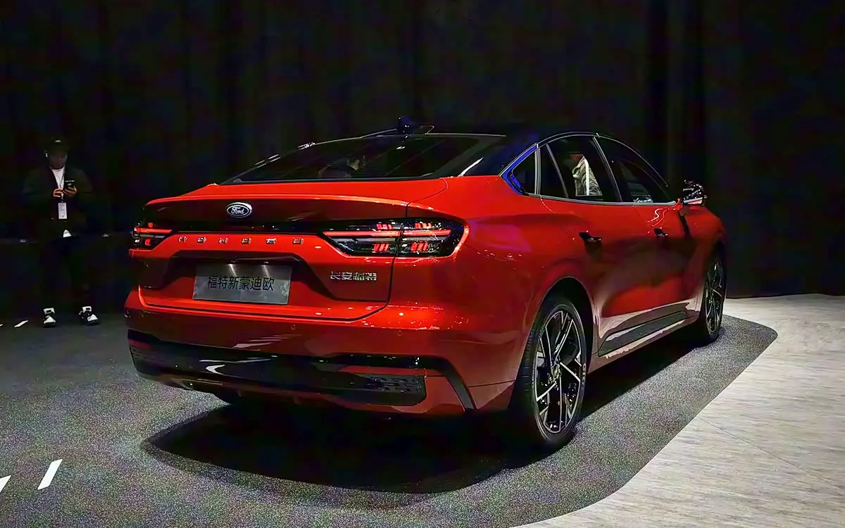 بررسی Ford Mondeo؛ مشخصات فنی و امکانات
