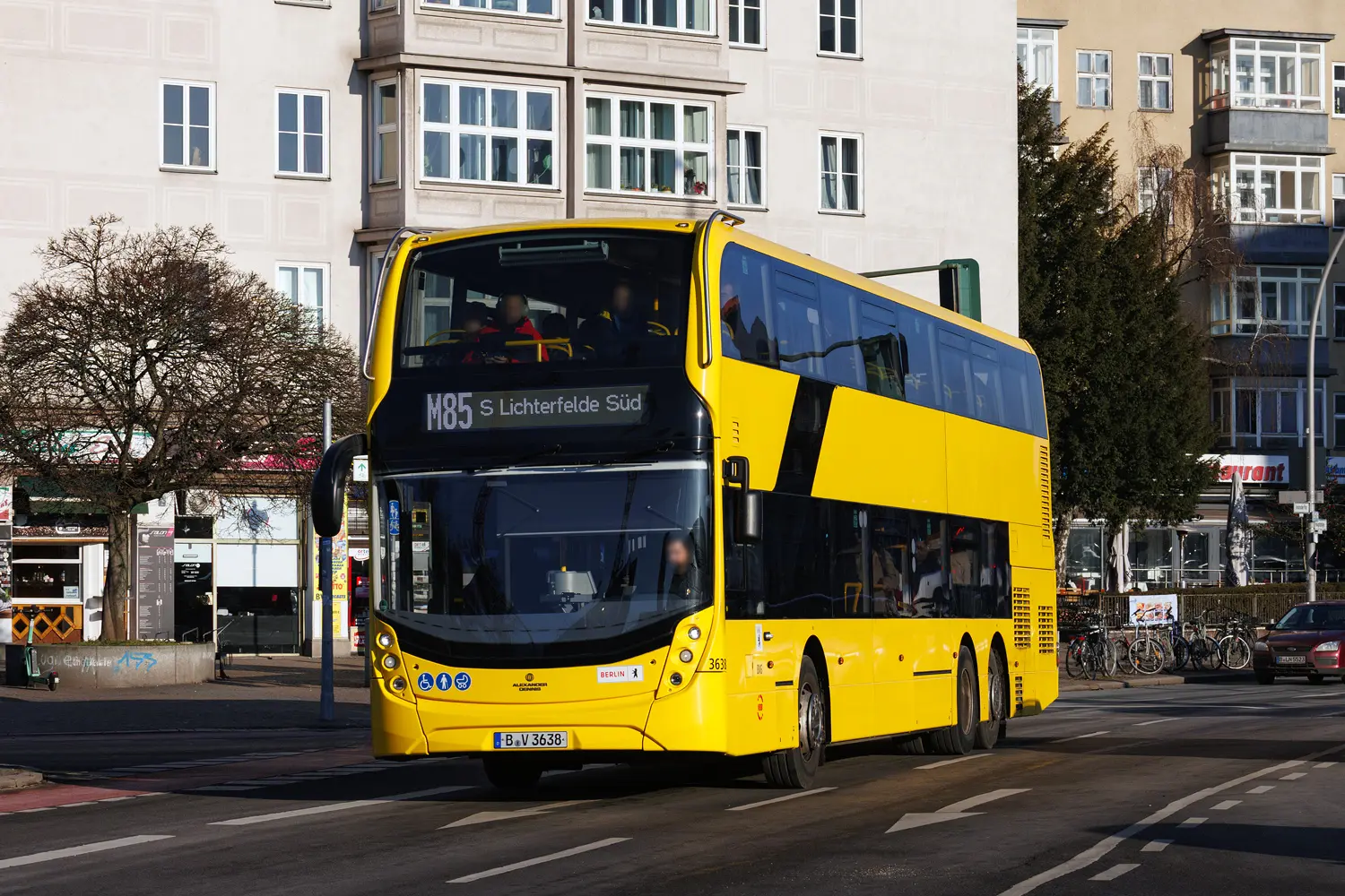 داخل اتوبوس الکساندر دنیس Enviro500 با صندلیهای راحت و سیستم اطلاعات مسافر