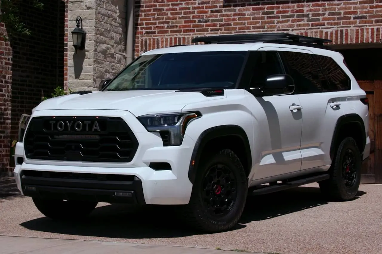 کابین داخلی Toyota Sequoia با طراحی مدرن و امکانات پیشرفته