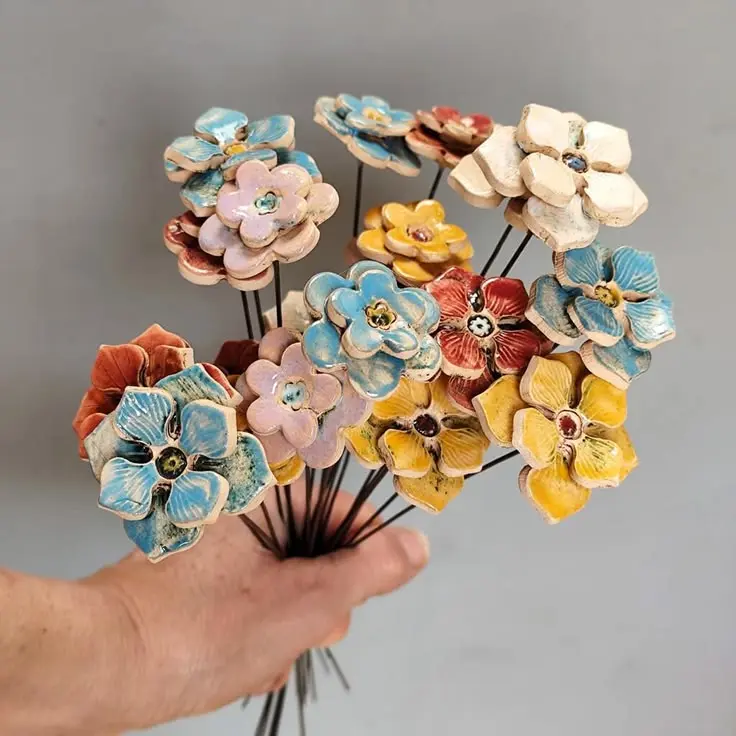 گل سفالگری با طراحی سنتی در فضای داخلی