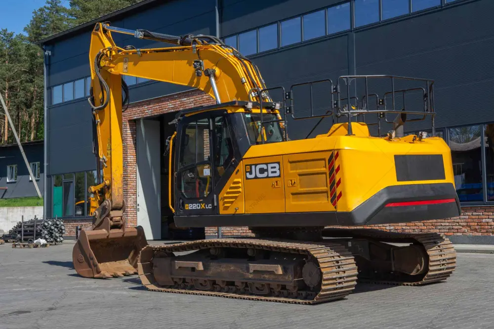 کابین بیل مکانیکی JCB 220X LC با طراحی مدرن و امکانات راحتی