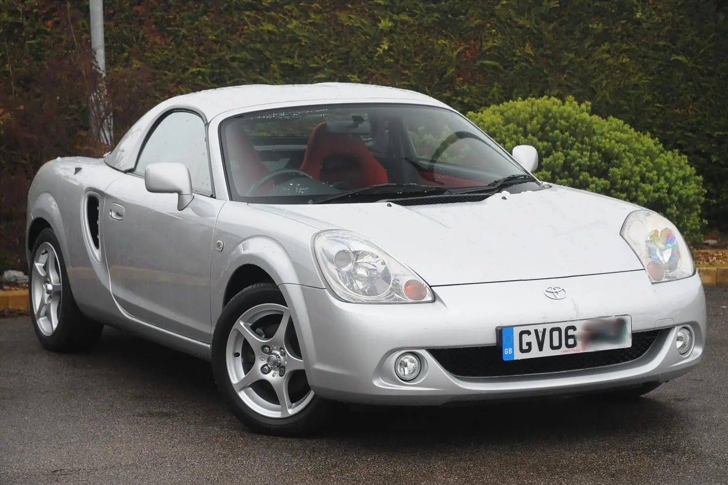 طراحی خارجی خودرو Toyota MR2 Spyder با خطوط تیز و کپه باز