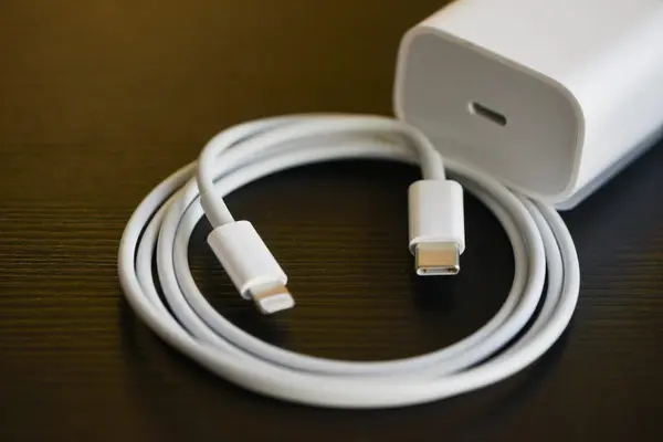 نمونه کابل شارژ موبایل با پورت USB-C و طول استاندارد