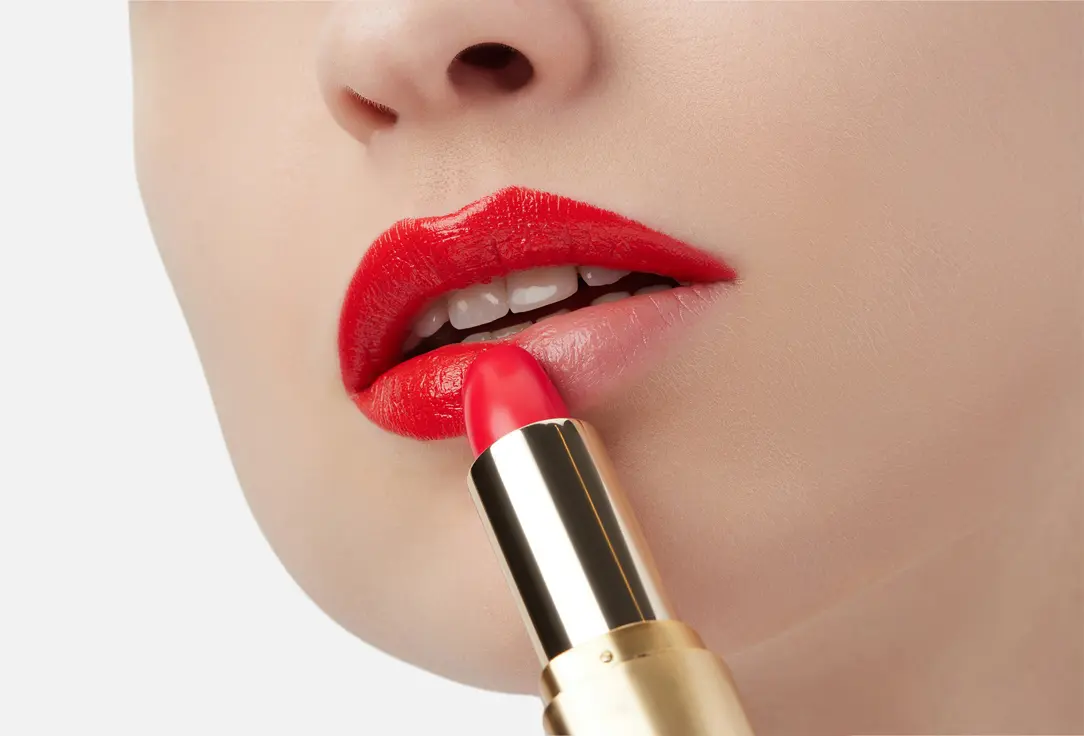 رژ لب مایع با رنگهای مختلف در کنار یکدیگر