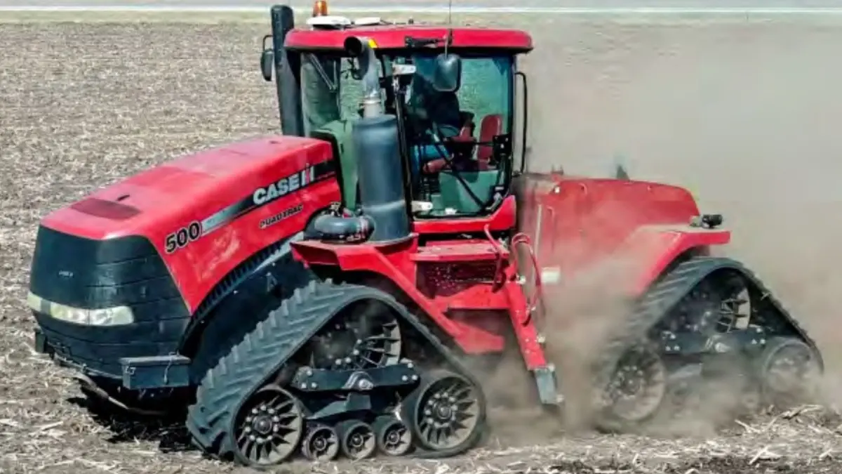تراکتور زنجیری Case IH Quadtrac در حال کار در زمین لای