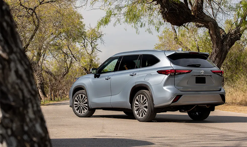 طراحی جلو و گریل Toyota Highlander با چراغ‌های LED پیشرفته
