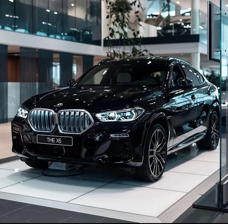طراحی بیرونی BMW X6 با خطوط عضلانی و چراغهای LED پیشرفته