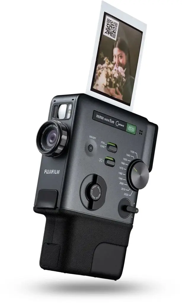 نمونه‌ای از دوربین چاپ فوری برند Fujifilm Instax با طراحی زیبا و کیفیت چاپ بالا