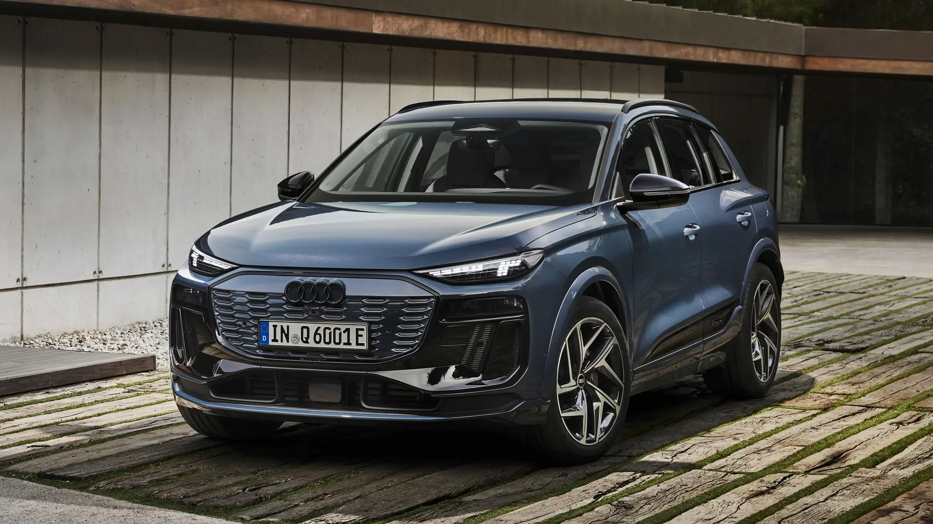 سیستم پیشرانه الکتریکی و باتری لیتیوم-یون آئودی Q6 e-tron