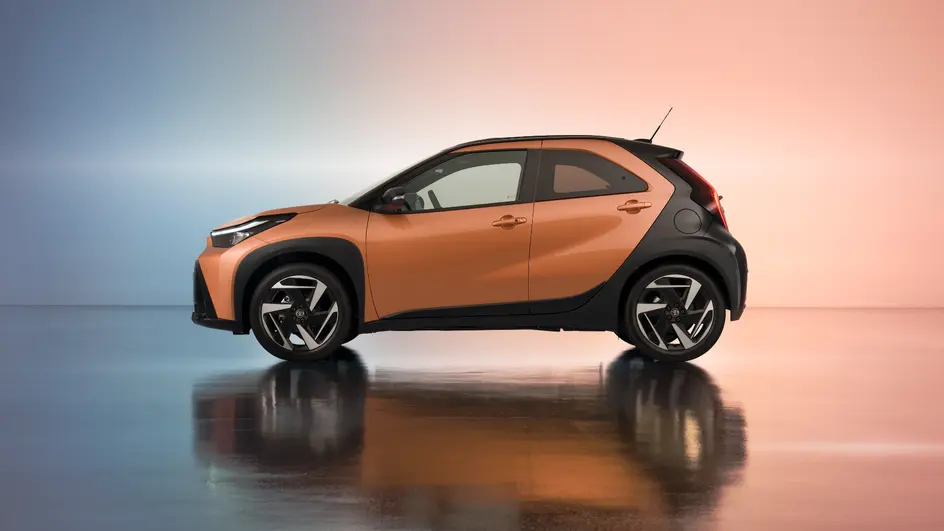 داشبورد و سیستم‌های الکترونیکی خودرو Toyota Aygo