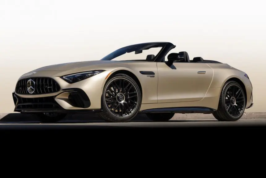 داخل کابین مرسدس AMG SL با طراحی لوکس و امکانات پیشرفته