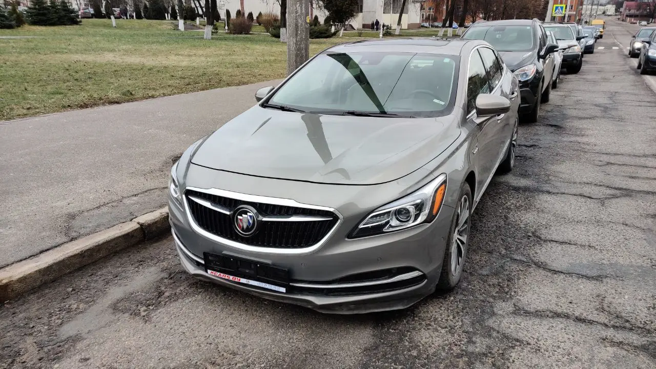 طراحی بیرونی Buick LaCrosse با گریل بزرگ و چراغ‌های LED پیشرفته