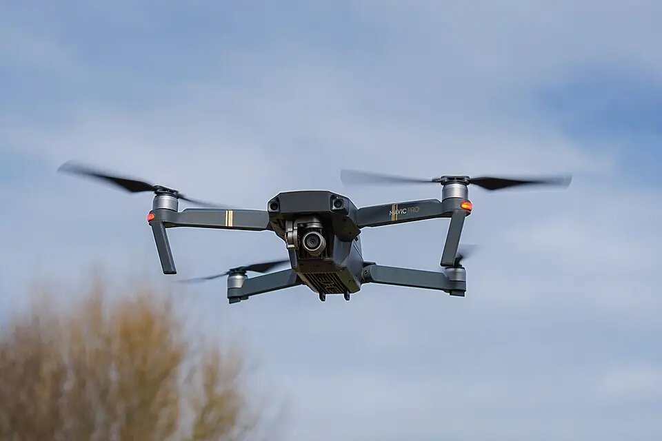 پهپاد DJI Mavic Pro با دوربین پیشرفته و طراحی سبک