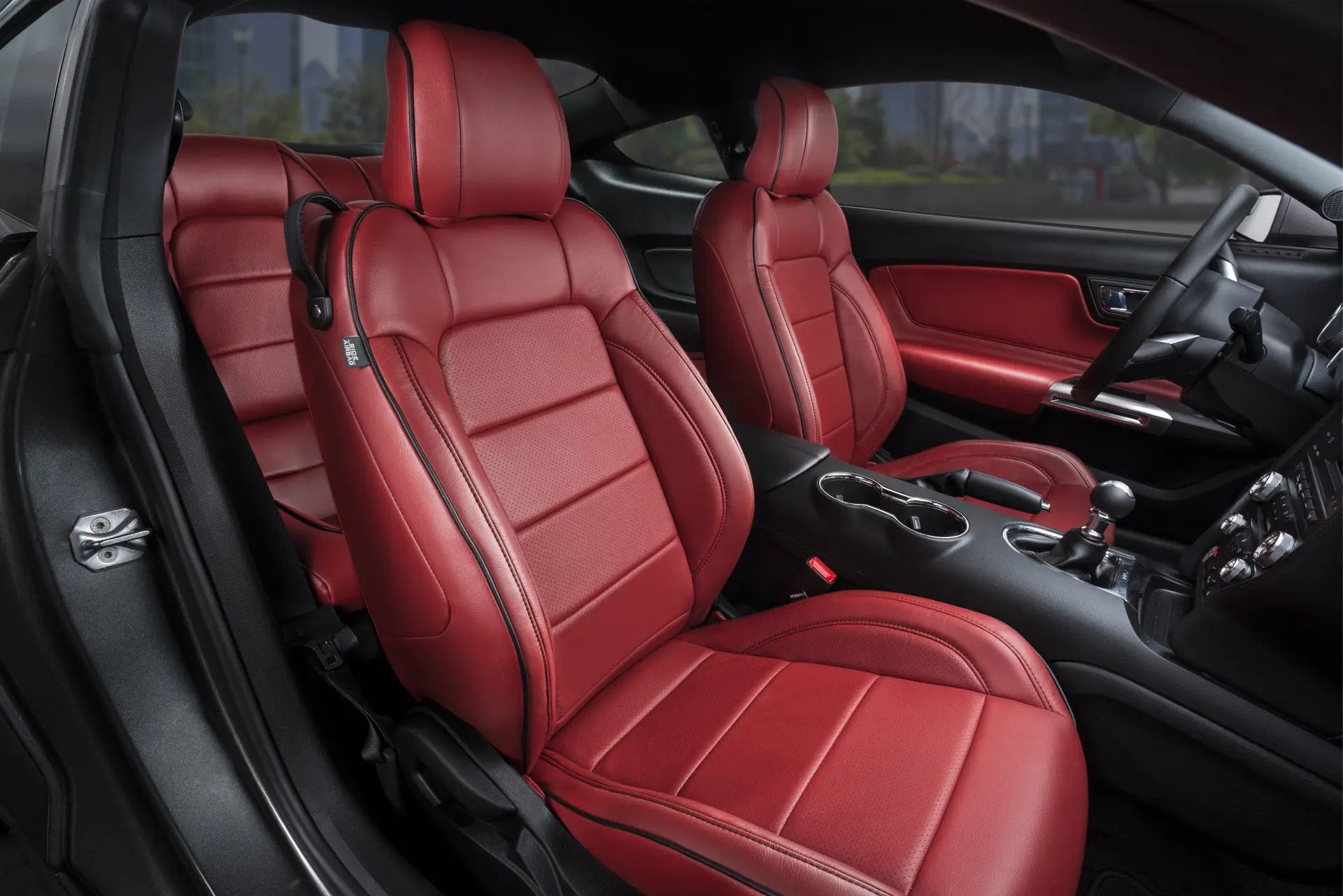 صندلی کودک نصب شده در صندلی عقب خودرو با سیستم Isofix