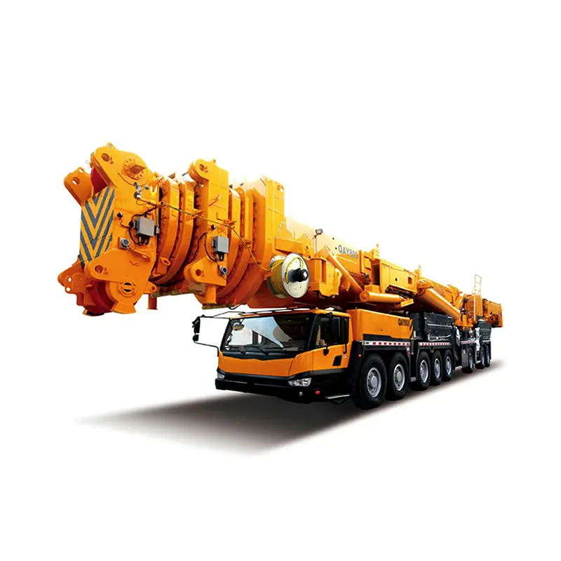 جرثقیل XCMG XCA5000 در حال انجام عملیات بالابری در یک پروژه ساختمانی بزرگ