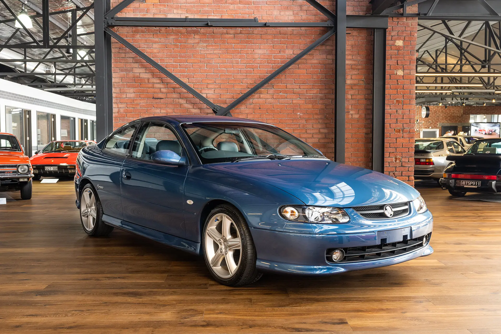 Holden Monaro با رنگ آبی و طراحی اسپورت