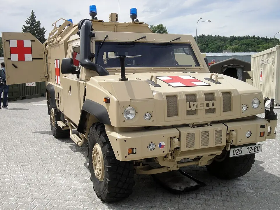 ایویکو LMV در شرایط تاکتیکی با تجهیزات نظامی