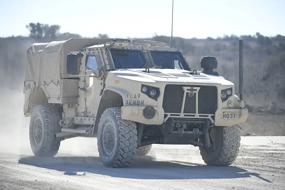 نمونه‌ای از خودرو تاکتیکی اوشکوش JLTV با طراحی مدرن و بدنه محافظتی