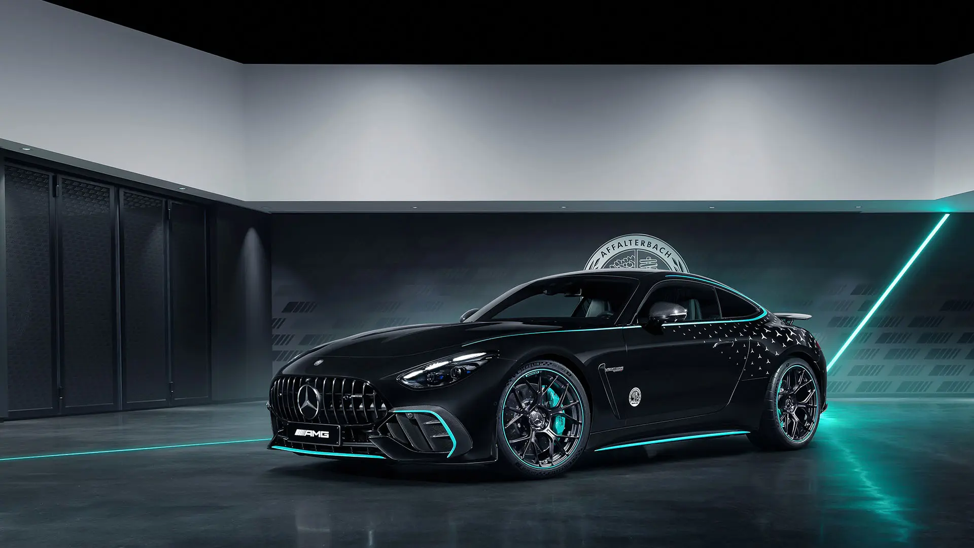 مرسدس AMG GT با طراحی بدنه اسپورت و چراغ‌های LED پیشرفته