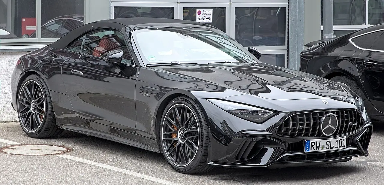 مرسدس AMG SL با طراحی دوکابین و خطوط عضلانی