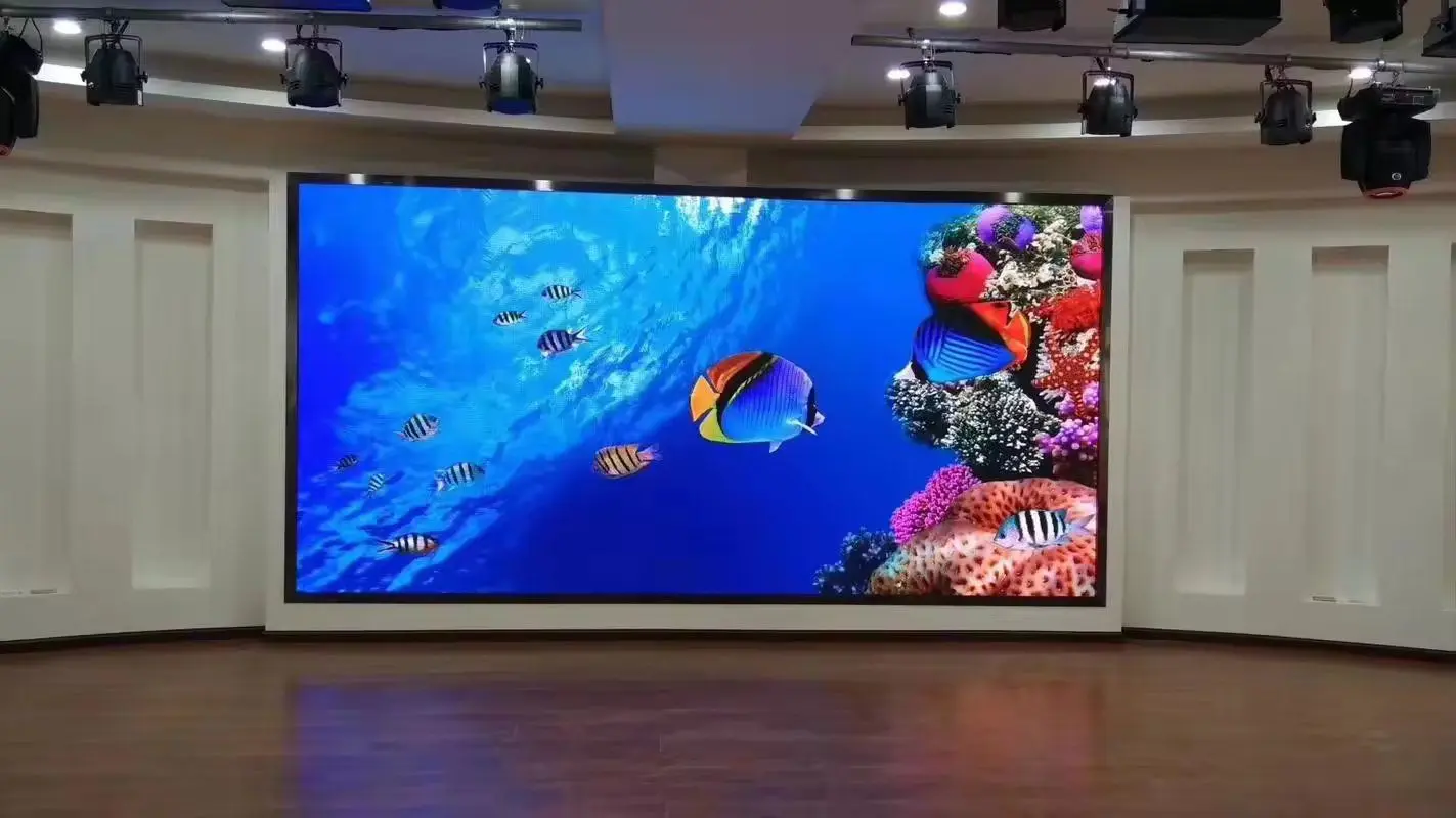 تابلو LED داخلی با سیستم کنترل پیشرفته برای استفاده در محیطهای اداری و نمایشگاه