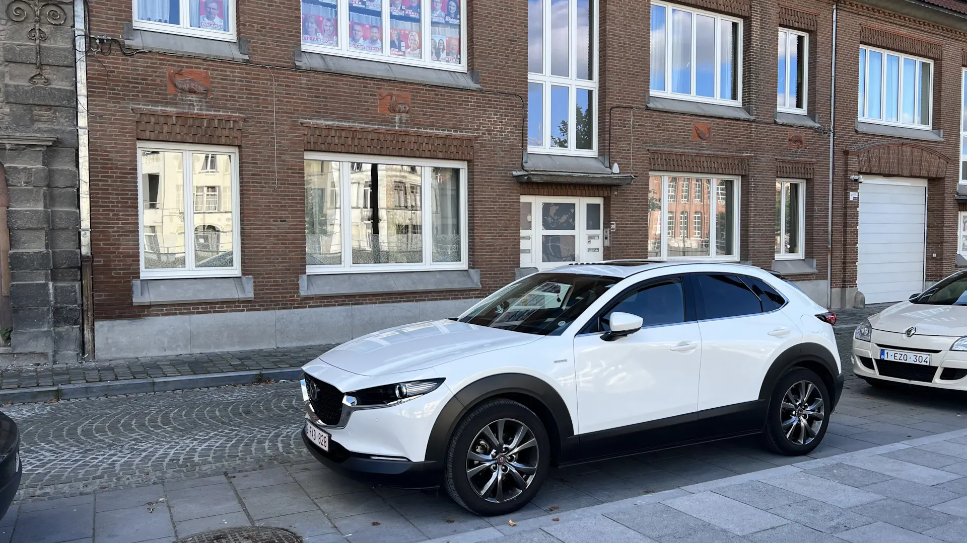 داخلی مازدا CX-30 با کنسول مرکزی مدرن و نمایشگر دیجیتال